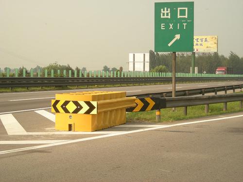 桐城市导向防撞垫