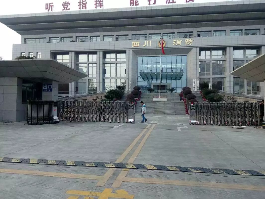 桐城市桐城市四川消防总队伸缩门